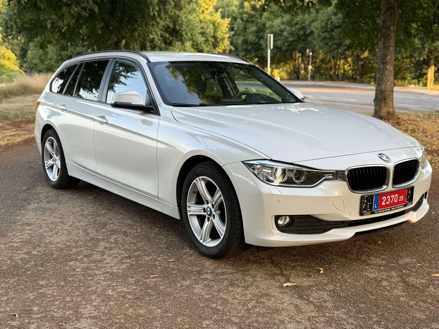 BMW 318 Touring 318d 143 ch Sport A Noir - 2