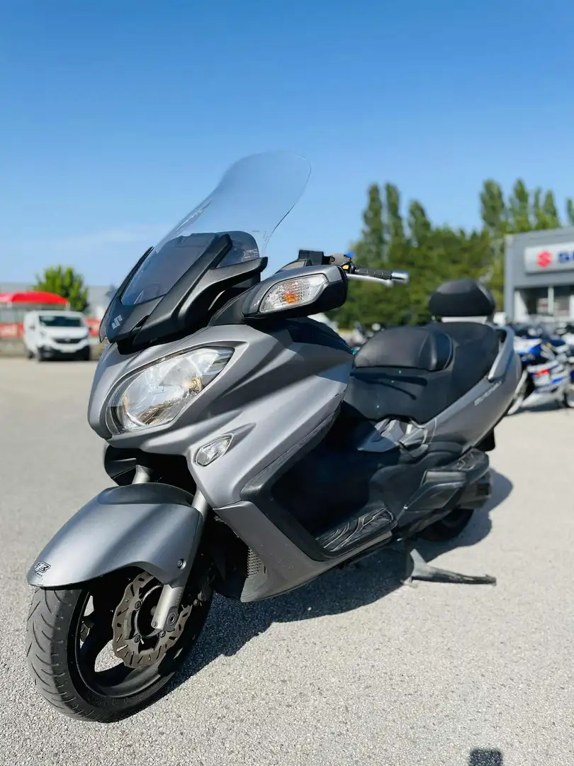 Suzuki Burgman 650 Gris - 2