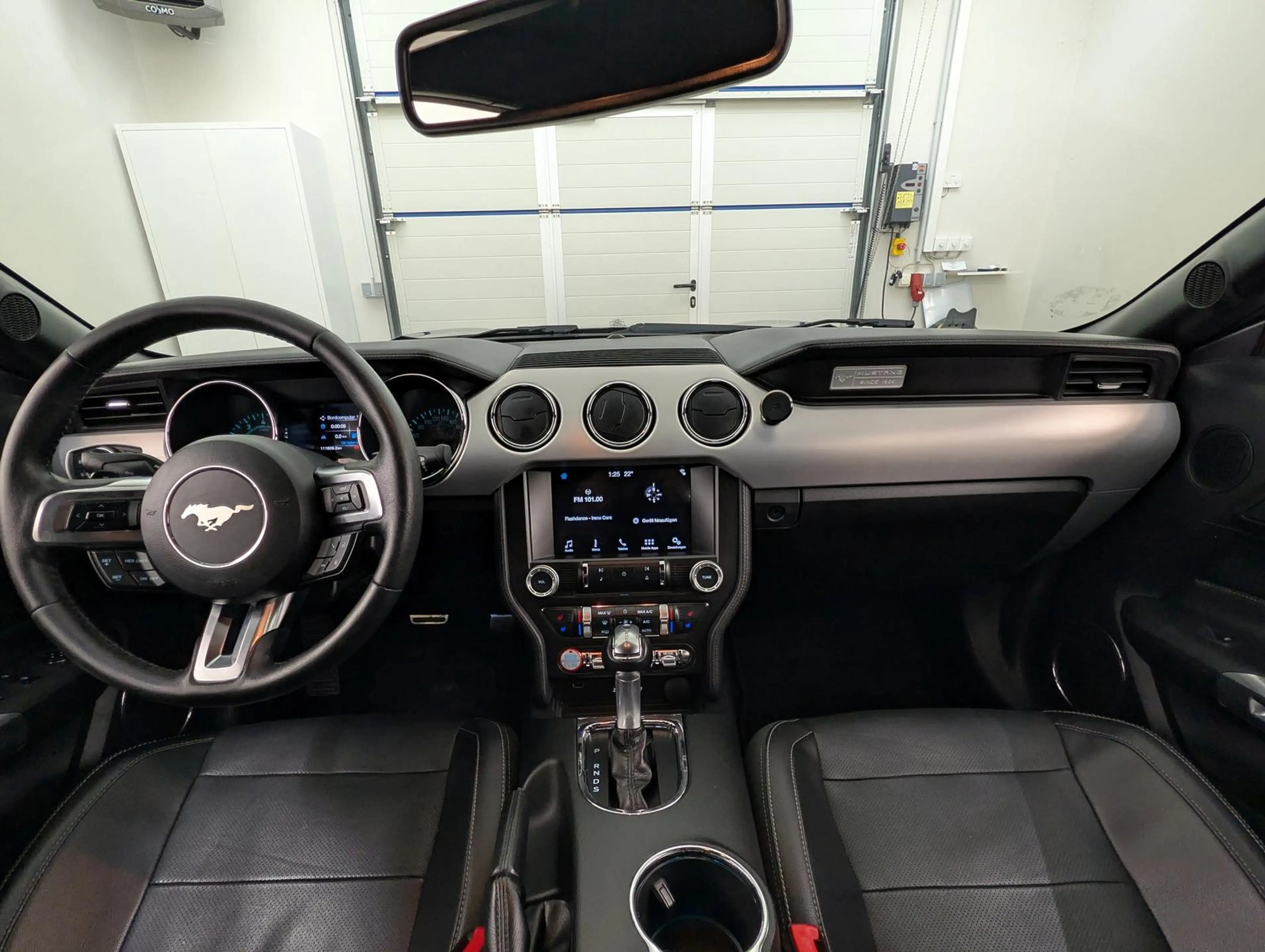 Ford Mustang 2.3 EcoB Aut Convertible SitzKlima+Kam — photo 15