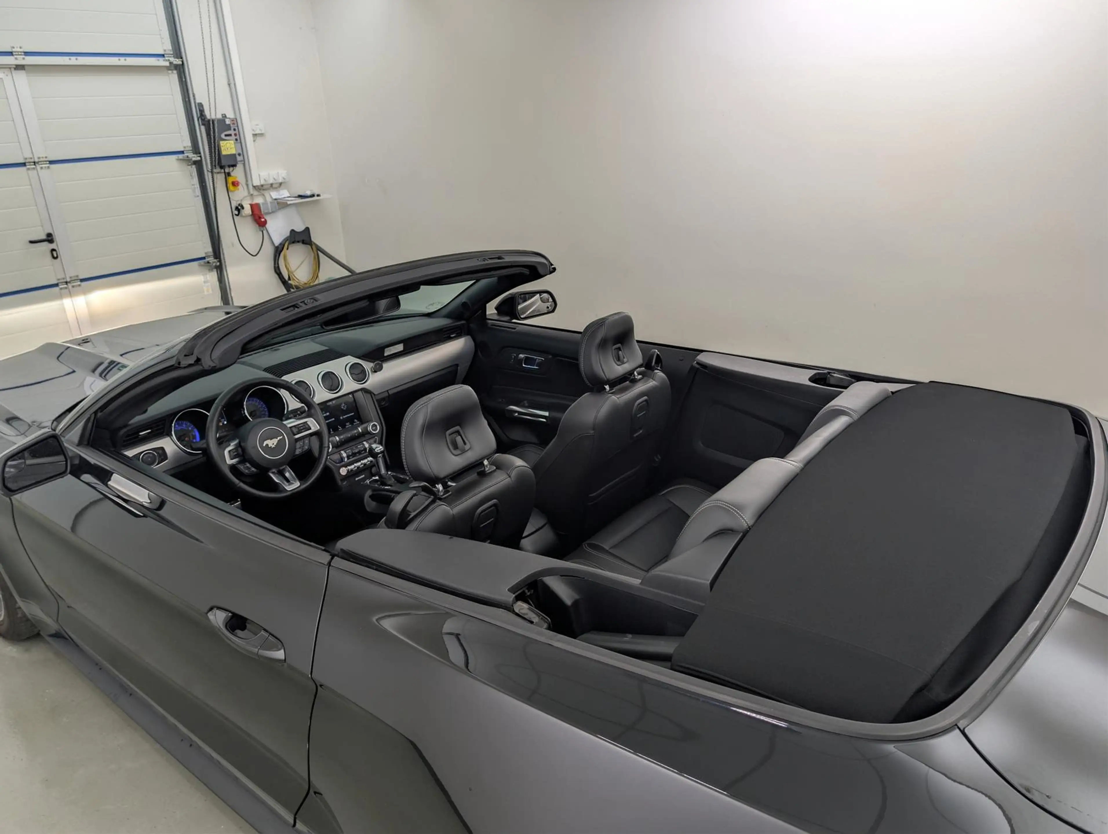 Ford Mustang 2.3 EcoB Aut Convertible SitzKlima+Kam — photo 6
