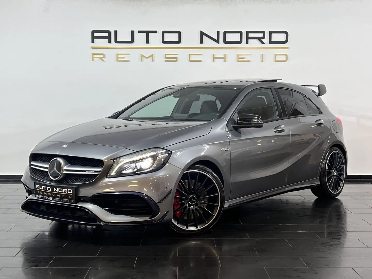 Mercedes-Benz A 45 AMG 4Matic *Aero*Pano*KeyGo*Carbon*Distro* Grau - 1