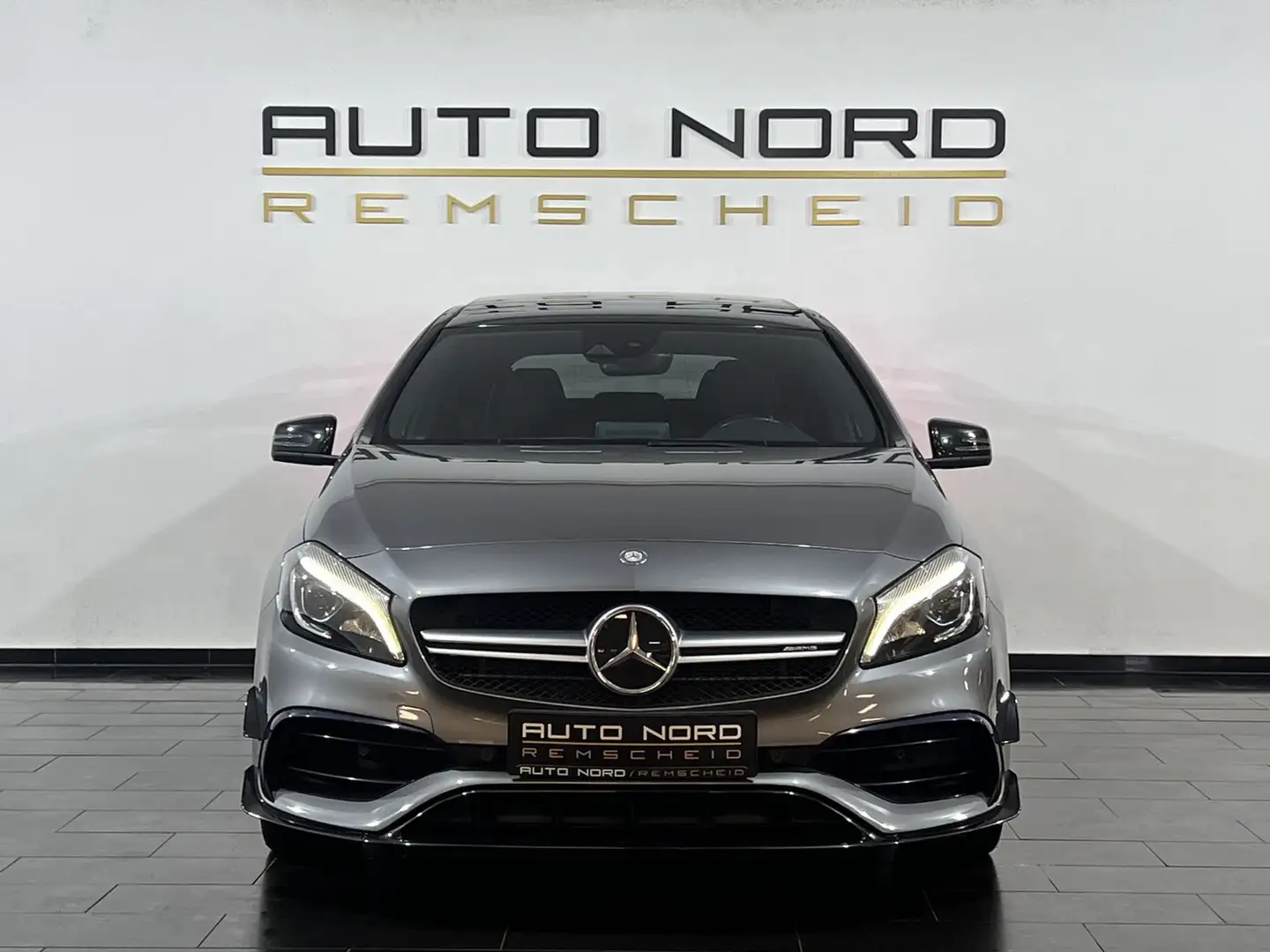 Mercedes-Benz A 45 AMG 4Matic *Aero*Pano*KeyGo*Carbon*Distro* Grau - 2