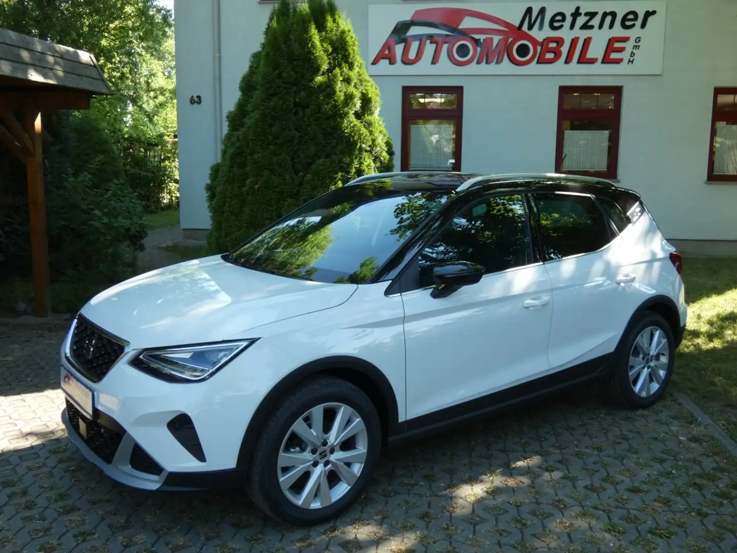 SEAT Arona Xperience, LED-Licht, Klimaaut., Parklenk., Navi Weiß - 1