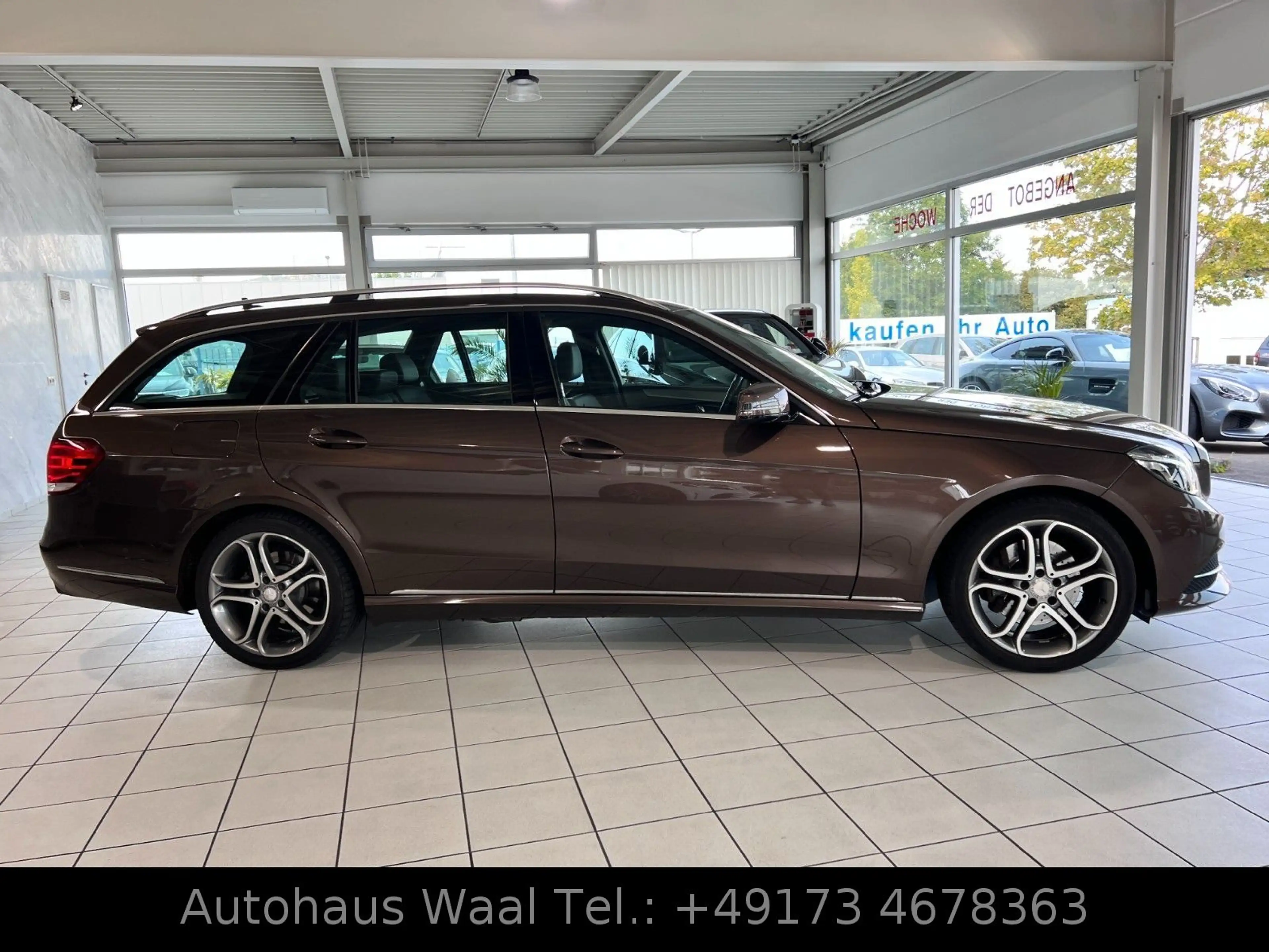 Mercedes-Benz E 250 T CGI | II-HAND | NAVI | SHZ | TEMPO | AHK — photo 4