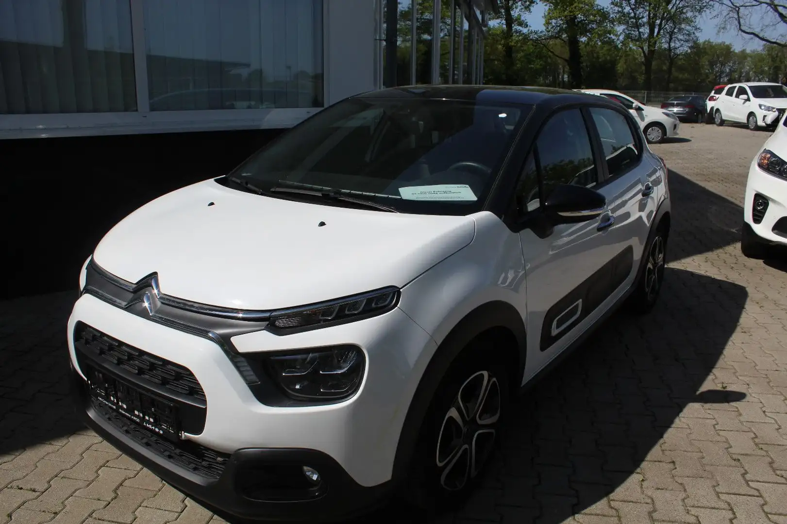 Citroen C3 1.2 PureTech Shine Wit - 1