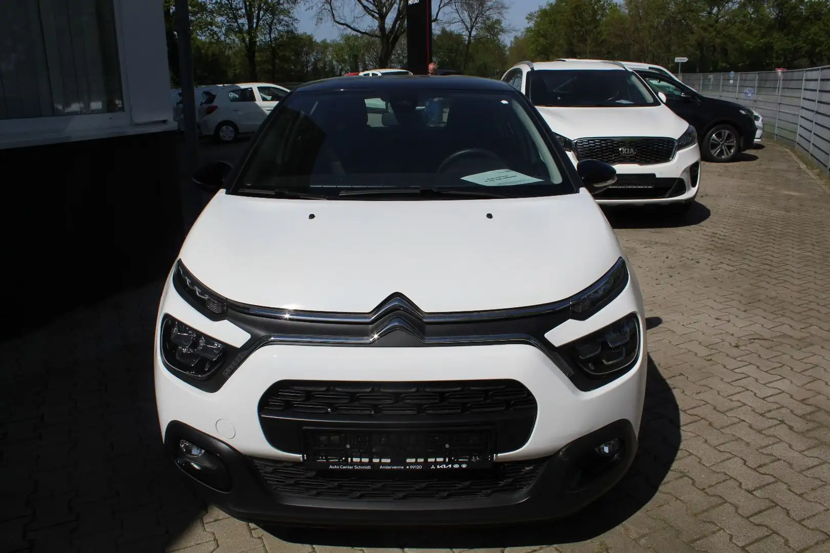 Citroen C3 1.2 PureTech Shine Wit - 2