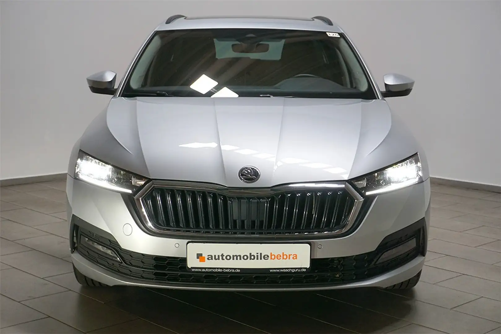 Skoda Octavia 2.0TDI DSG Ambition Virtual Pano AHK Silber - 2