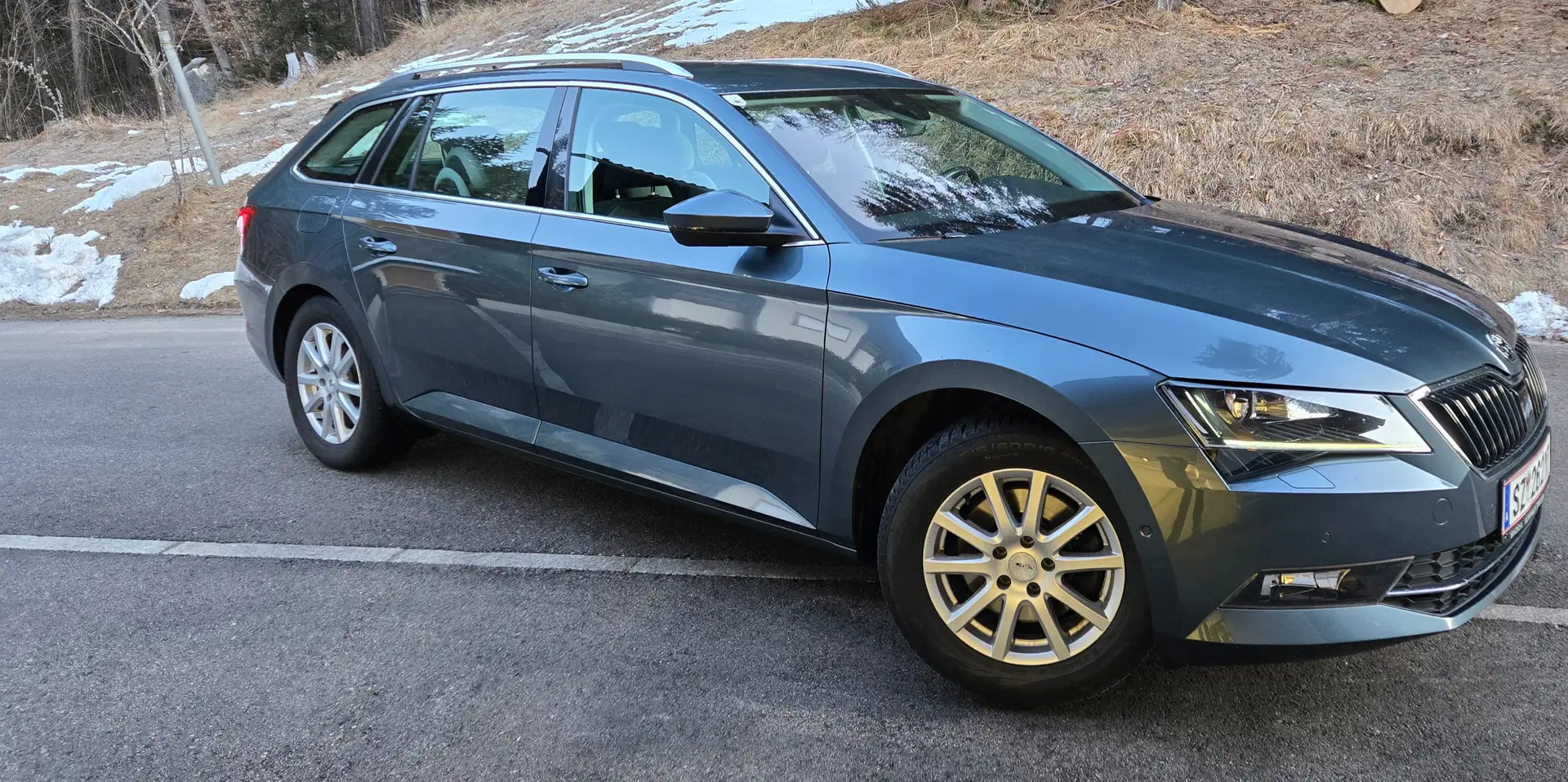 Skoda Superb Superb Kombi 2,0 TDI 4x4 Style Style Grau - 2