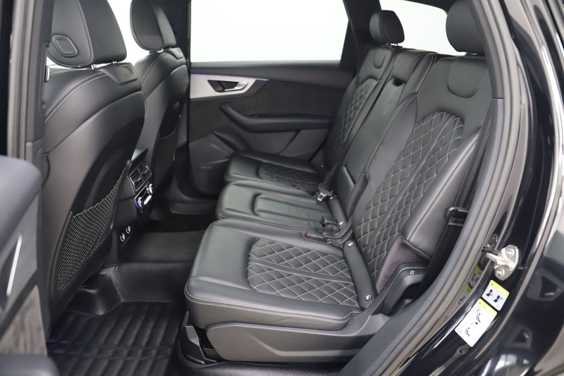 Audi SQ7 4.0TDI 435PS quattro 7Sitz Night Pano HUD — photo 11