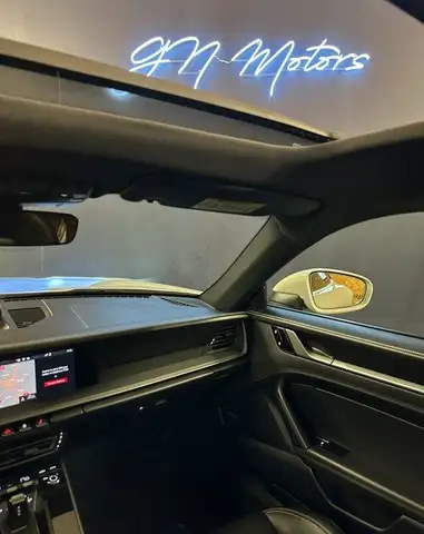 Porsche 911 view 14