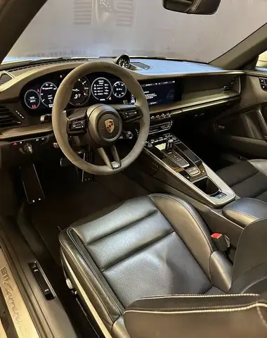 Porsche 911 view 10
