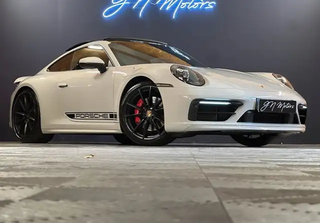 Porsche 911 view 2