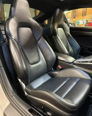 Porsche 911 view 9