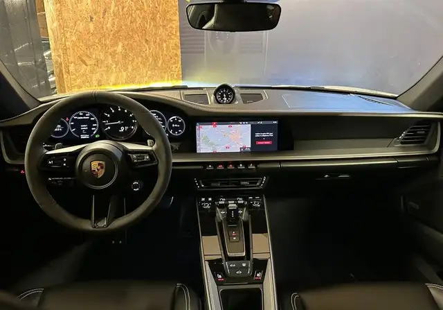 Porsche 911 view 11