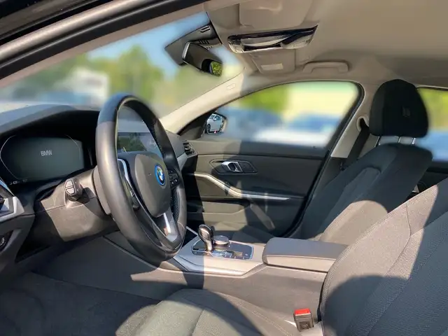 BMW 3 Series view 7