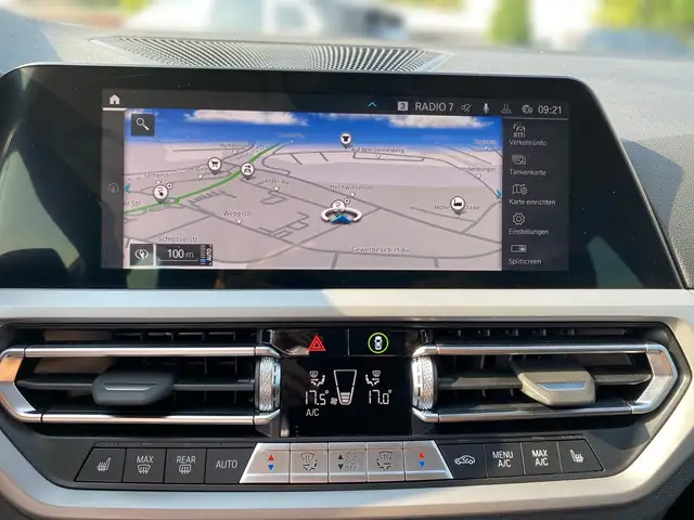 BMW 3 Series view 9