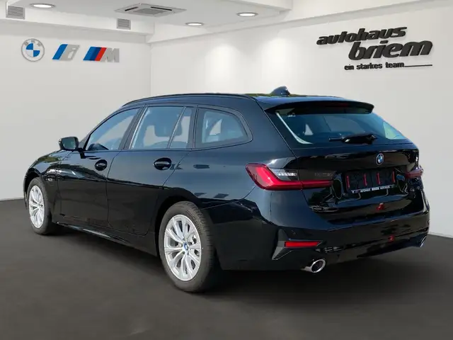 BMW 3 Series view 4