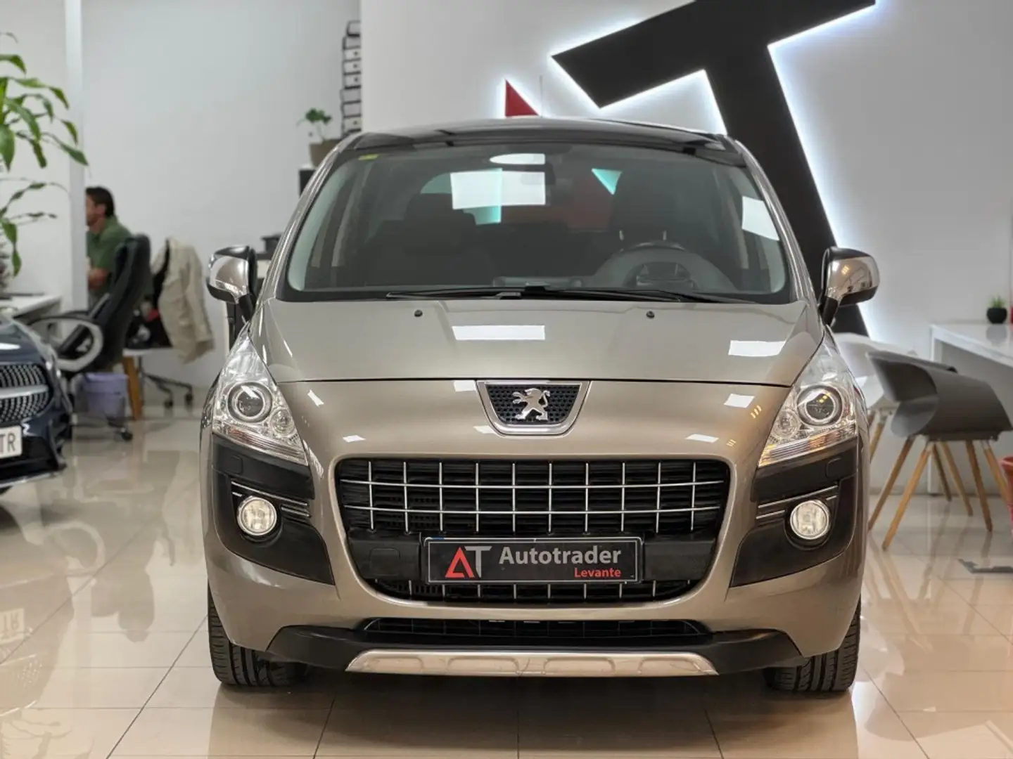 Peugeot 3008 1.6HDI FAP Sport Pack Jaune - 2