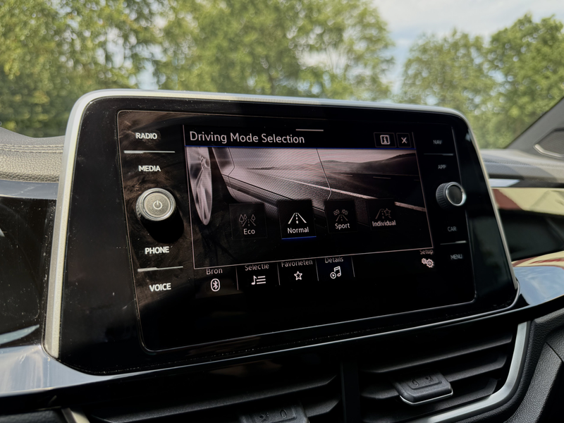 Volkswagen T-Roc Cabrio 1.5 TSI R-Line — photo 27