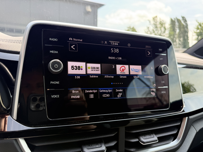 Volkswagen T-Roc Cabrio 1.5 TSI R-Line — photo 24