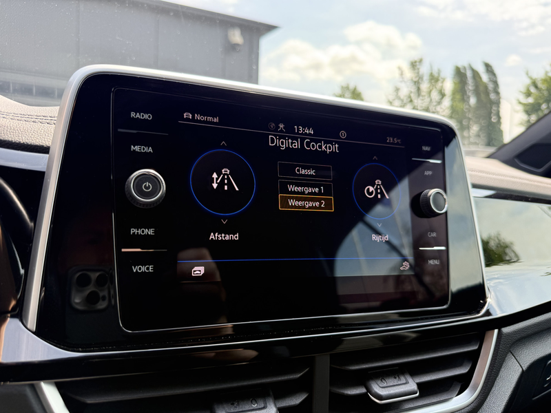 Volkswagen T-Roc Cabrio 1.5 TSI R-Line — photo 26