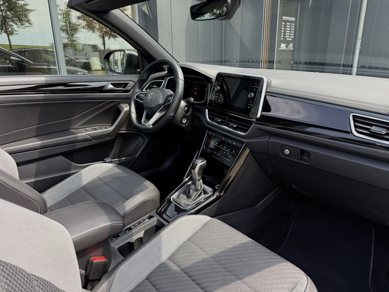 Volkswagen T-Roc Cabrio 1.5 TSI R-Line — photo 28