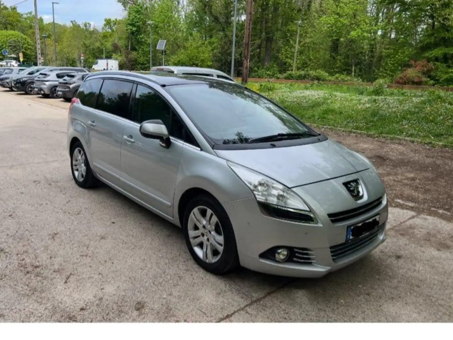 Peugeot 5008 5008 2.0 HDi 150ch FAP BVM6 Premium 7pl Šedá - 1