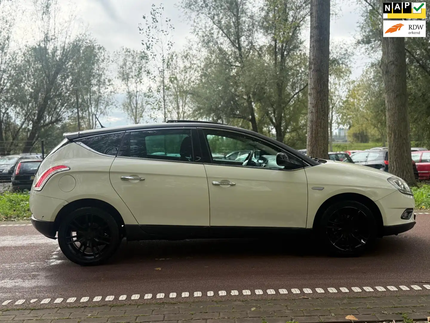 Lancia Delta 1.4-16V Platino PANORAMA!XENON!APK2026!LEDER! Wit - 1