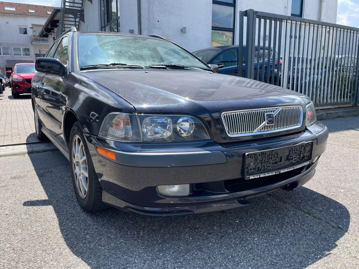 Volvo V40 1.8 Comfort Violett - 1