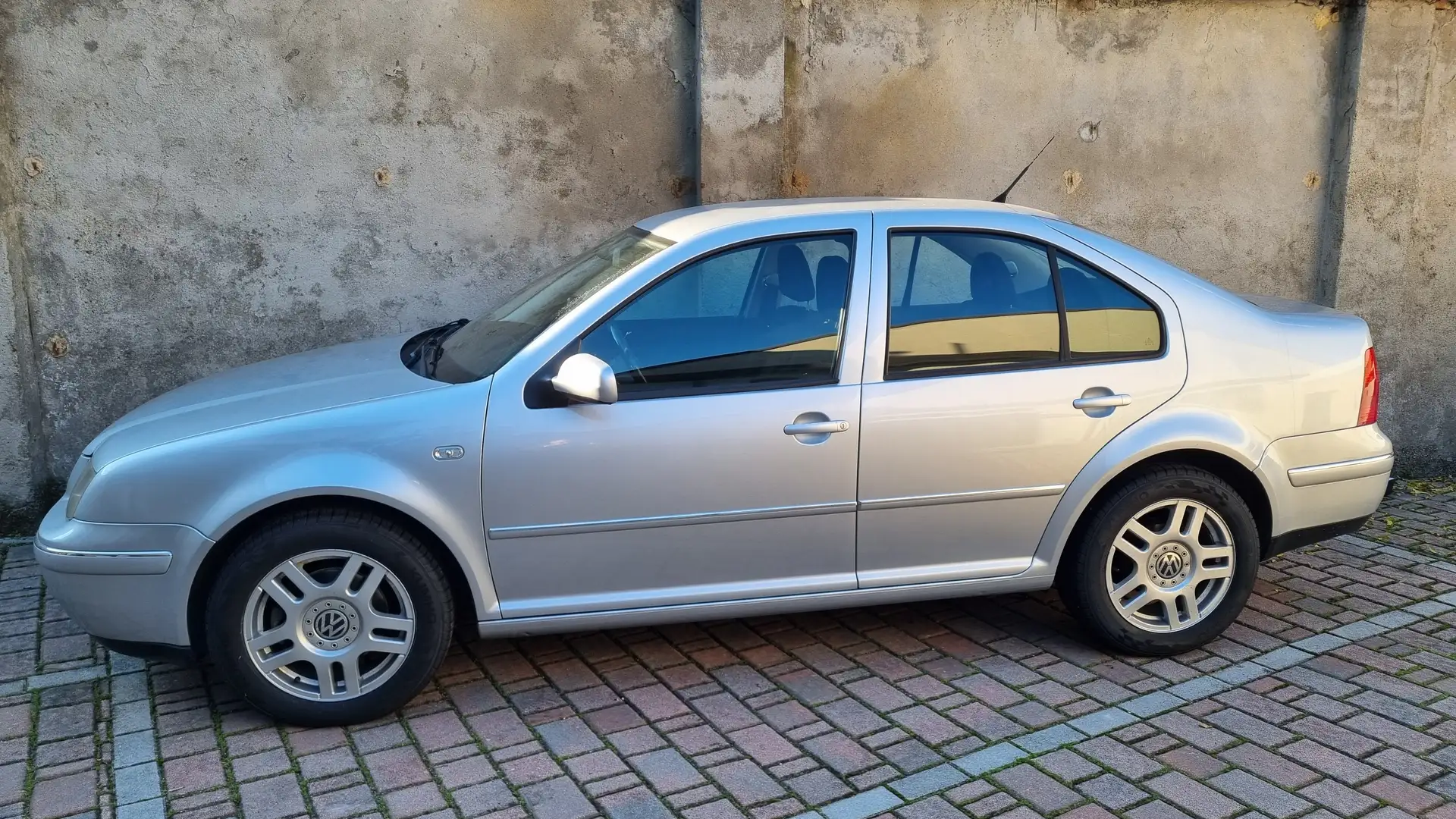 Volkswagen Bora Bora 1.6 Highline 105cv Argento - 2