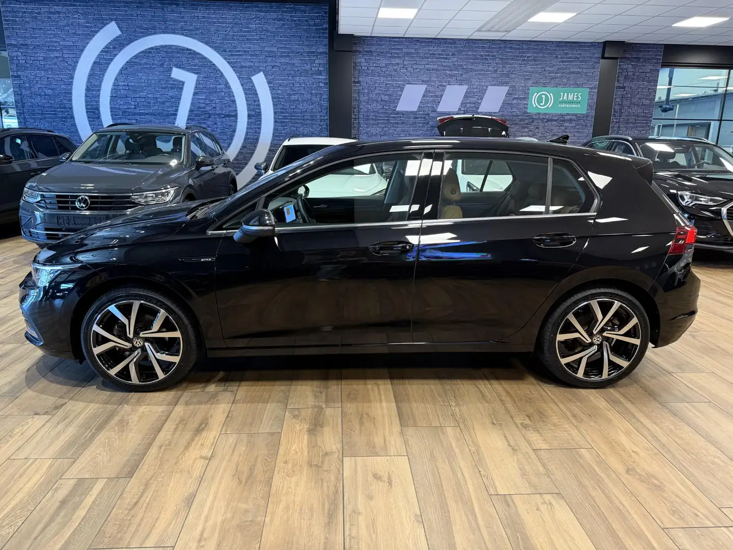 Volkswagen Golf 1.5 eTSI Style DSG LEER|Stoel/stuur verwarming|mem Zwart - 2