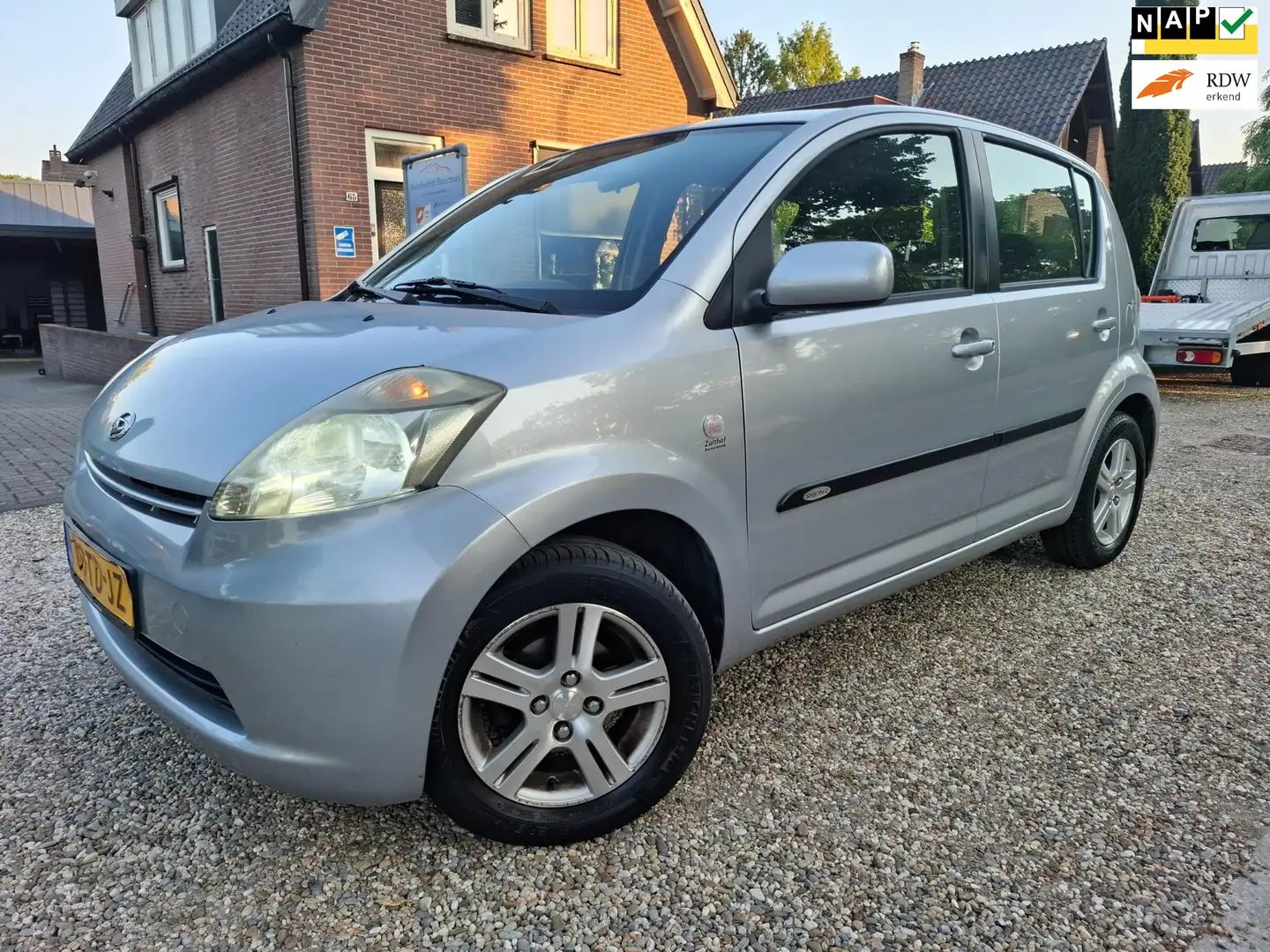 Daihatsu Sirion 2 1.0-12V Trend airco elektr pakket boekjes nette Gris - 1