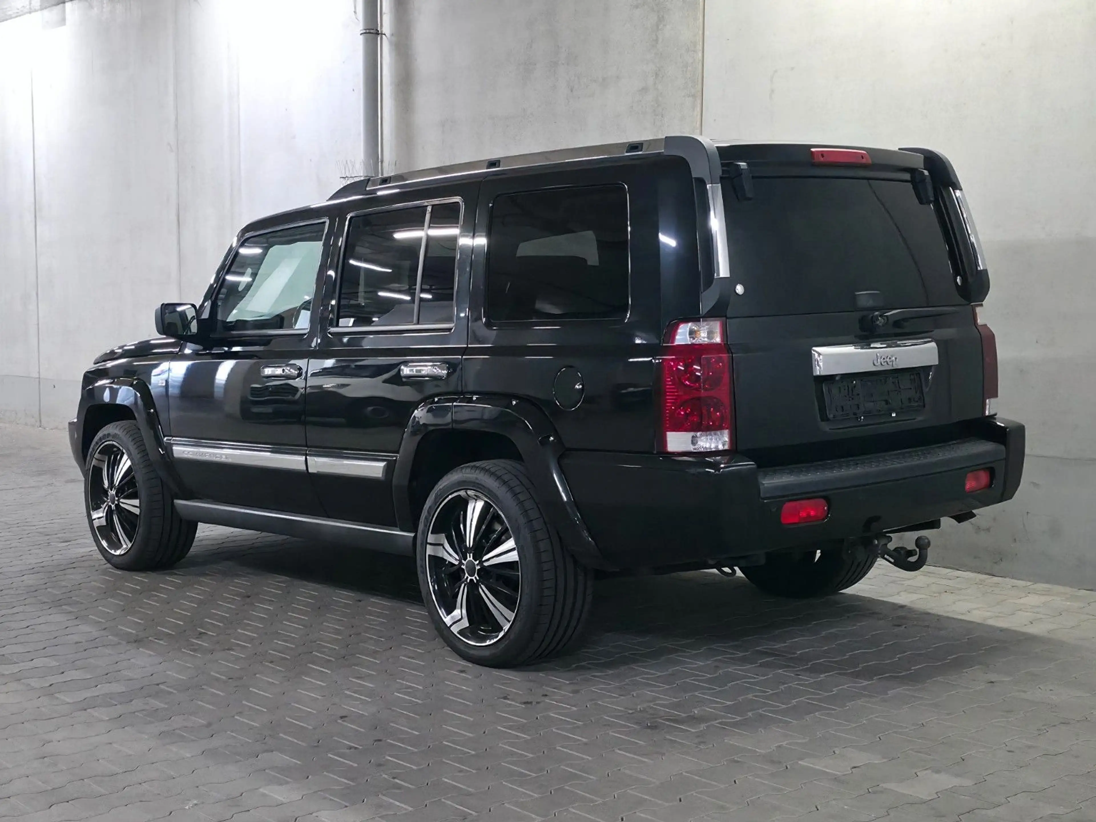 Jeep Commander 3.0 CRD Limited AHK 7 Sitze — photo 4