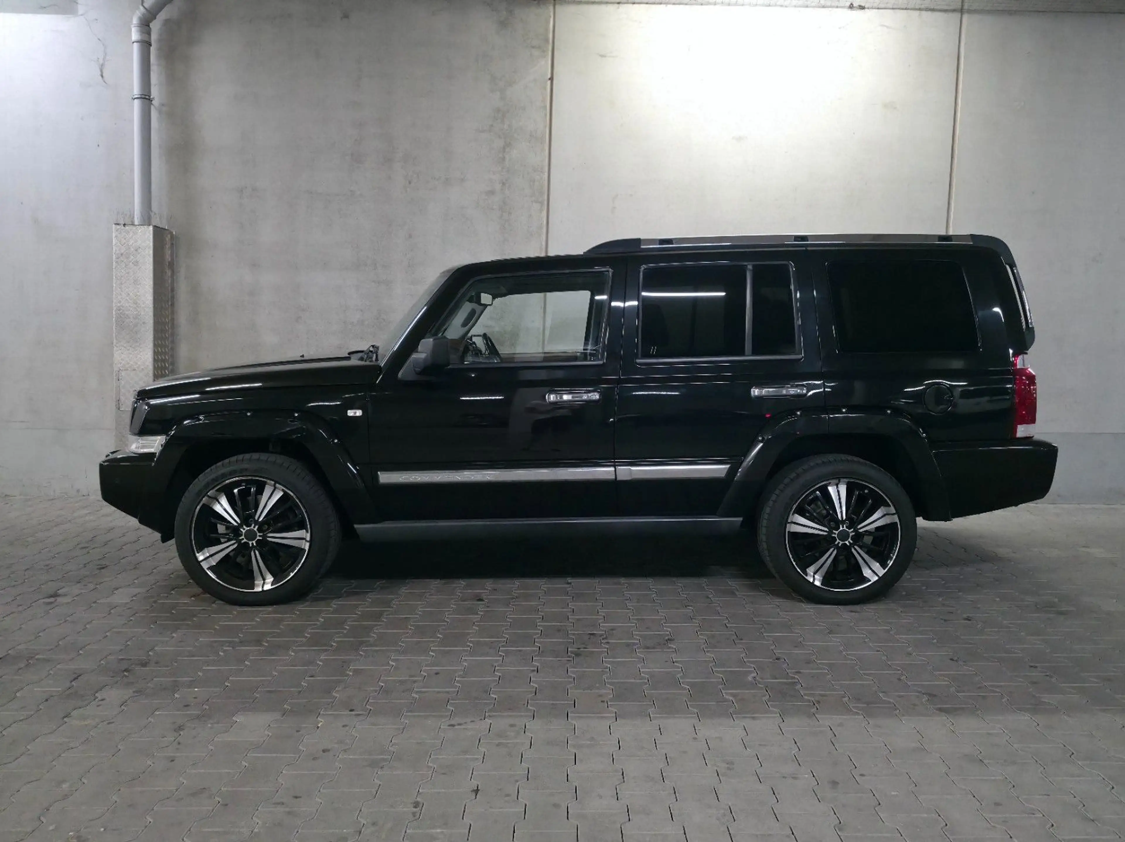 Jeep Commander 3.0 CRD Limited AHK 7 Sitze — photo 8