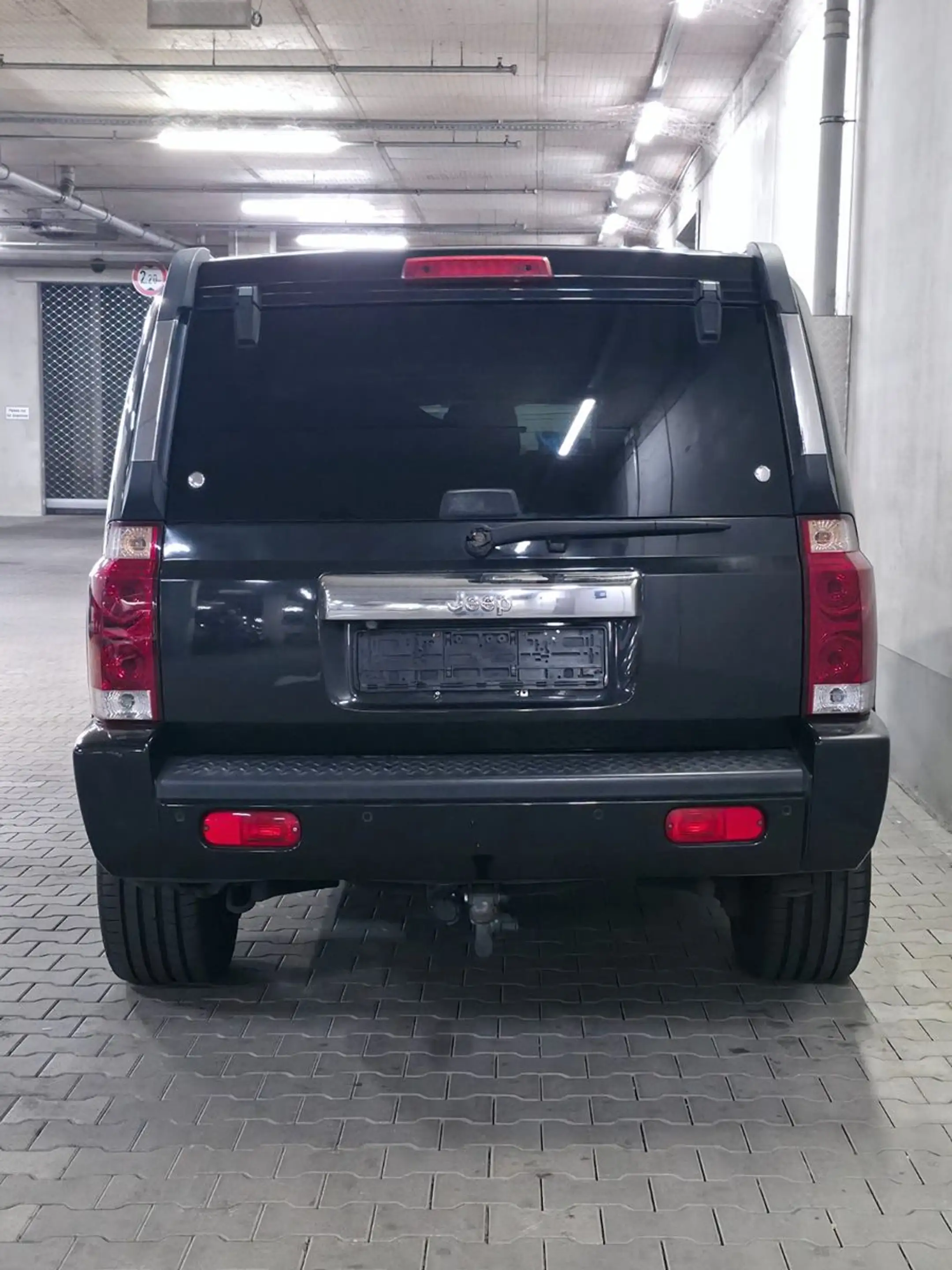 Jeep Commander 3.0 CRD Limited AHK 7 Sitze — photo 6