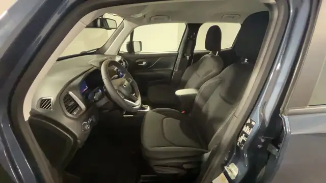 Jeep Renegade view 8