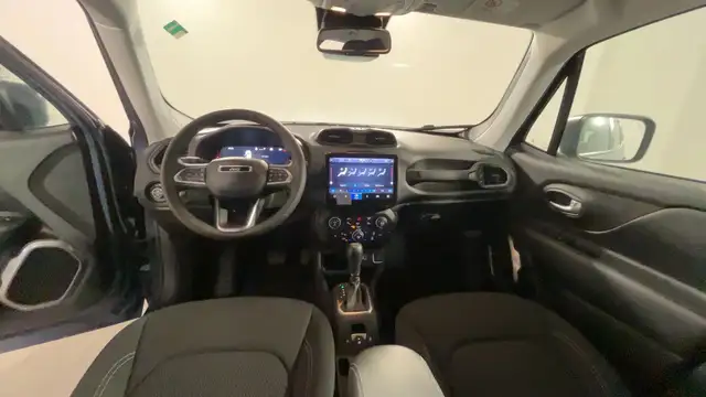 Jeep Renegade view 10