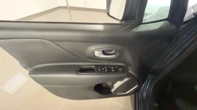 Jeep Renegade view 18