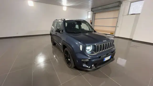 Jeep Renegade view 3