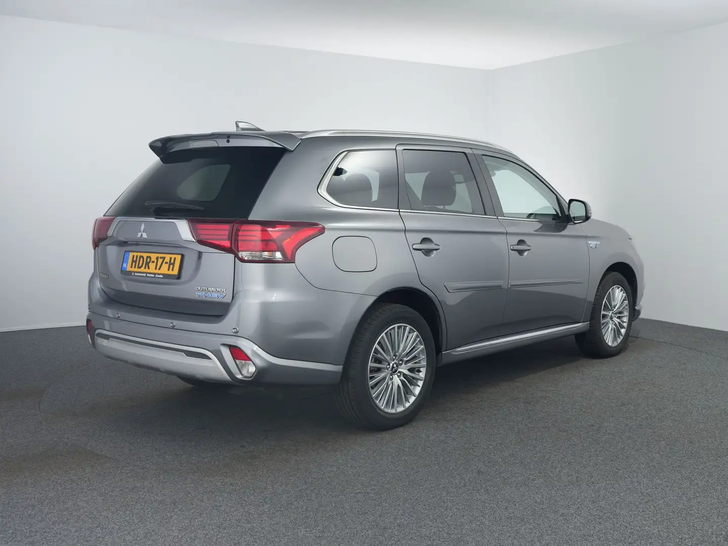 Mitsubishi Outlander 2.4 PHEV Intense | Carplay | Camera | Szürke - 2