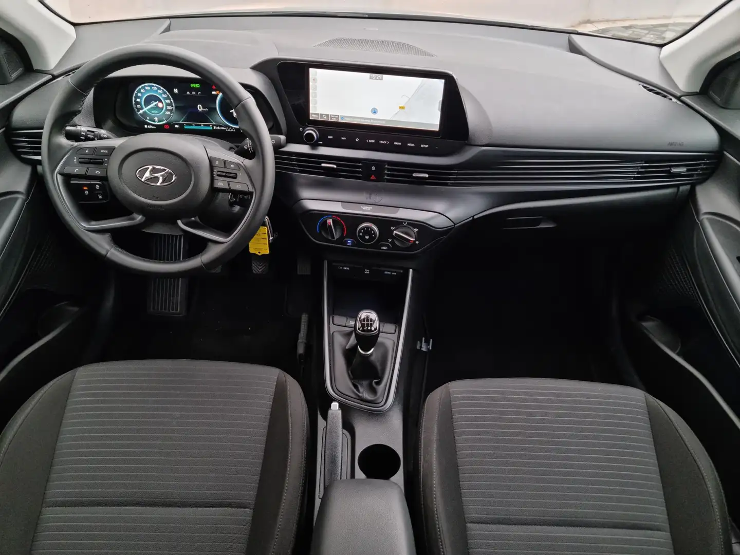 Hyundai i20 1.0 T-GDI Comfort Smart / Origineel NL / Navigatie Zwart - 2