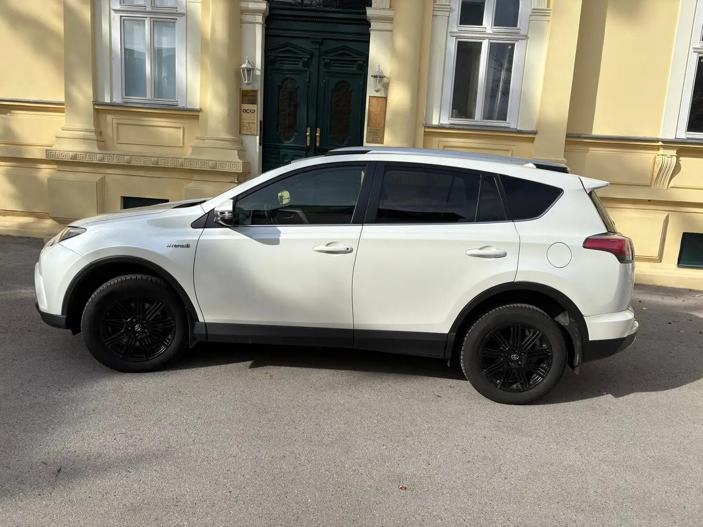 Toyota RAV 4 RAV4 2,5 Hybrid Lounge 2WD Aut. Lounge Weiß - 2
