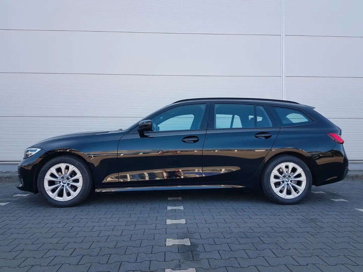 BMW 318 d Advantage (M-Lenkrad/Digital Tacho/H&K) Zwart - 1