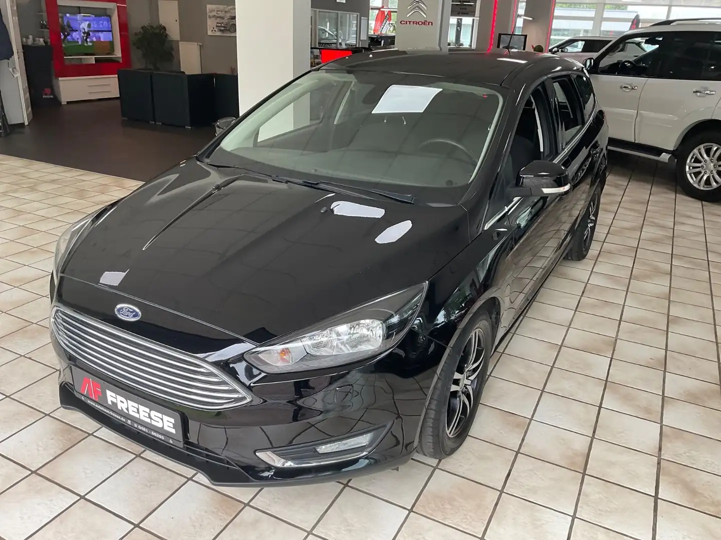 Ford Focus Turnier Titanium Noir - 1