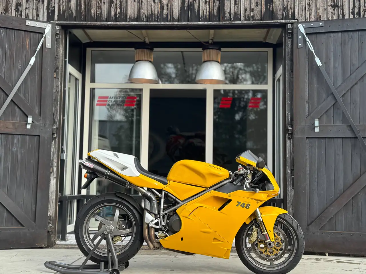 Ducati 748