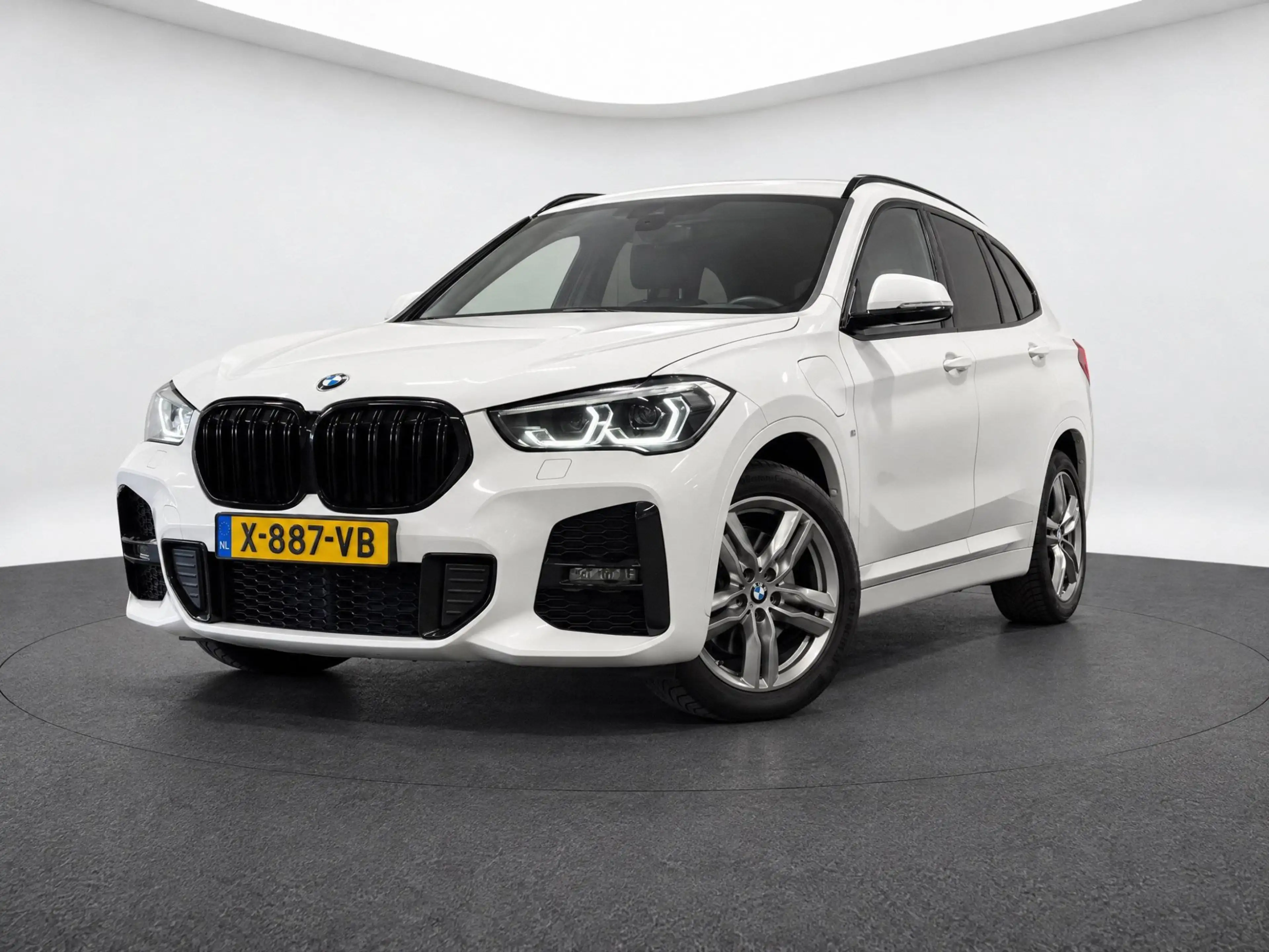 BMW X1 XDrive25e (M-SPORT, LED, NAVI, STOELVERWARMING, DE