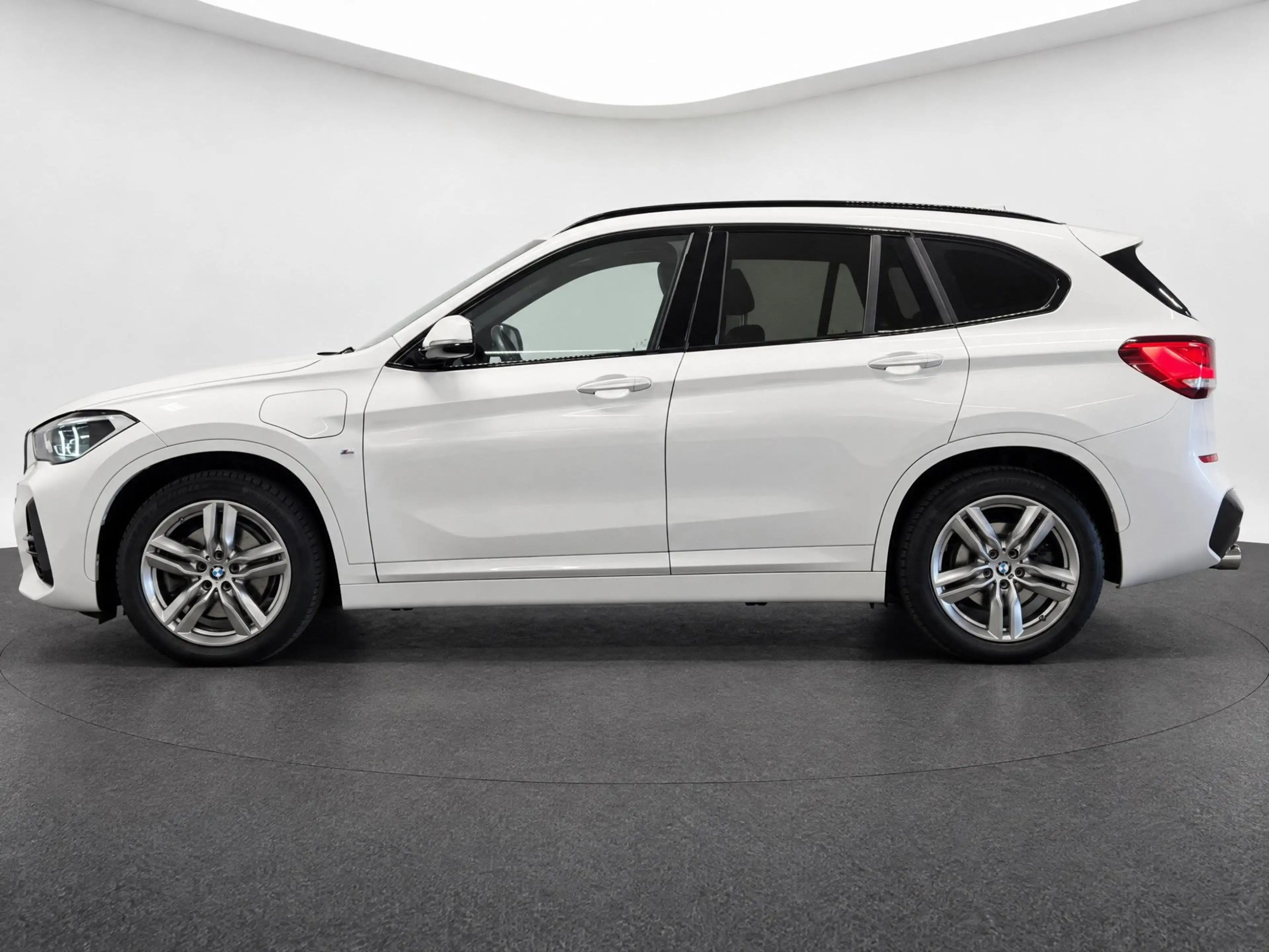 BMW X1 XDrive25e (M-SPORT, LED, NAVI, STOELVERWARMING, DE — photo 3
