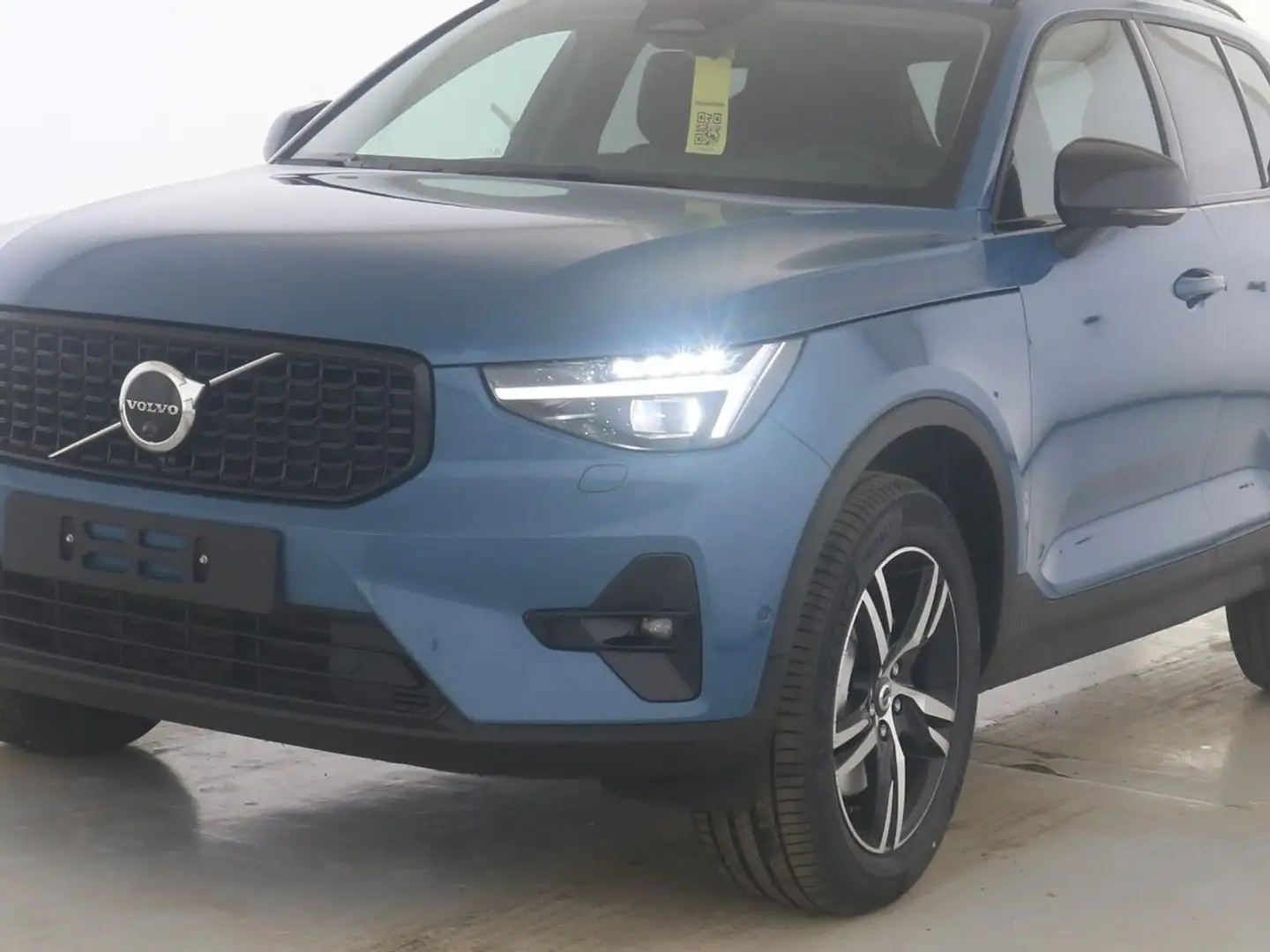 Volvo XC40 B3 Plus Dark 360°/Panorama/H&K/Keyless Blau - 2