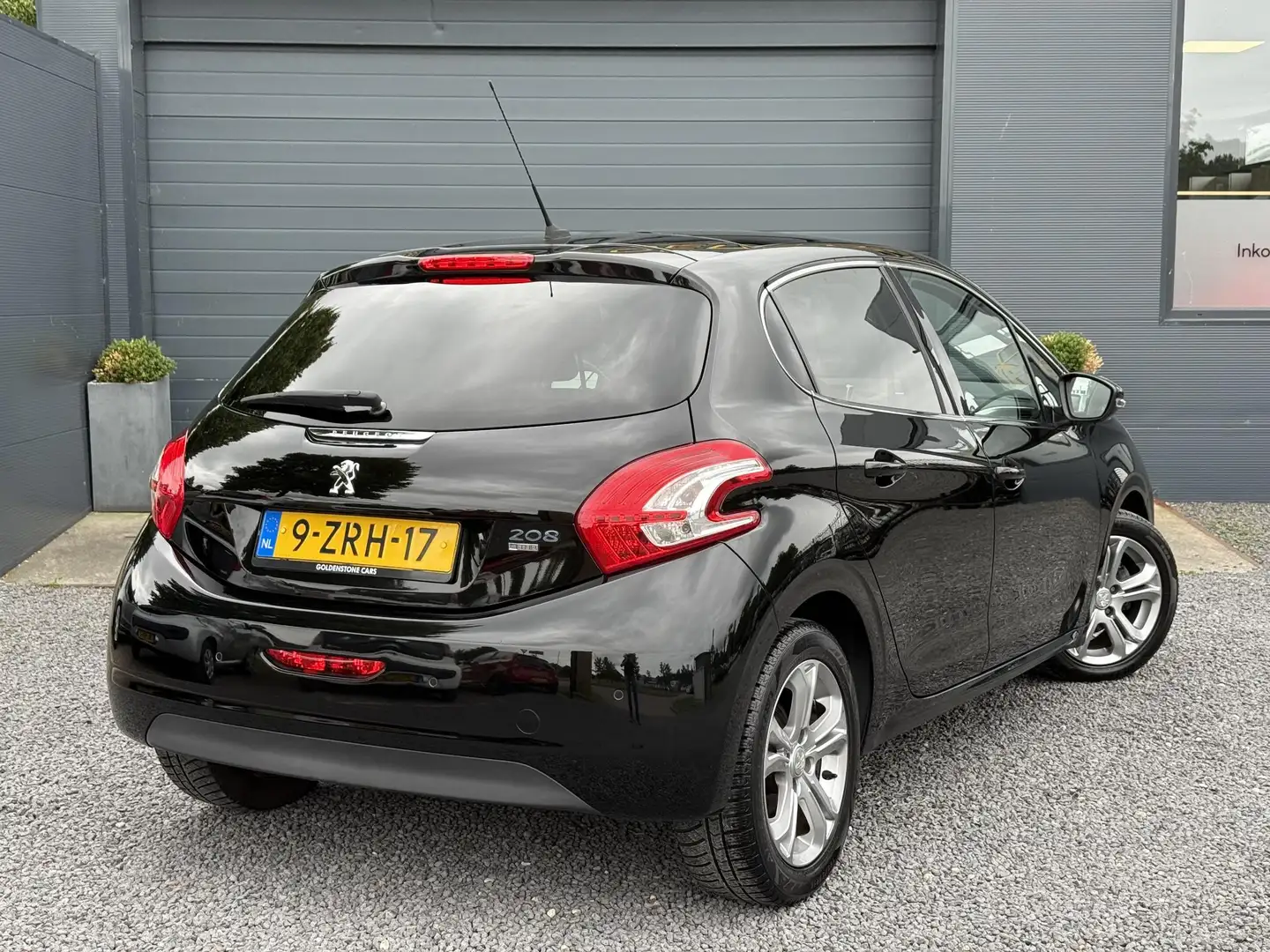 Peugeot 208 1.2 PureTech Allure 2e Eigenaar,Navi,Pano,Clima,Cr Zwart - 2