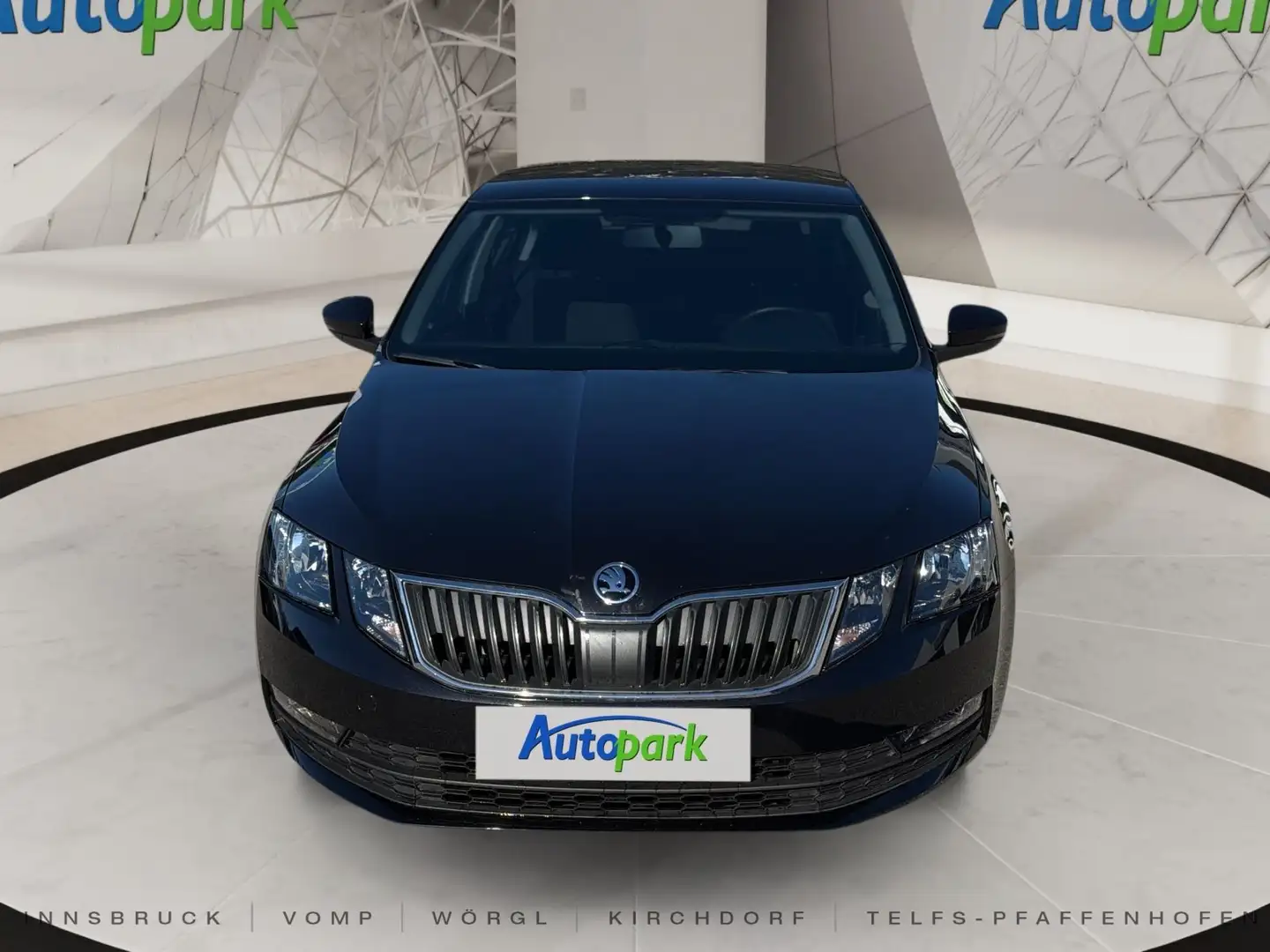 Skoda Octavia Active Zwart - 2